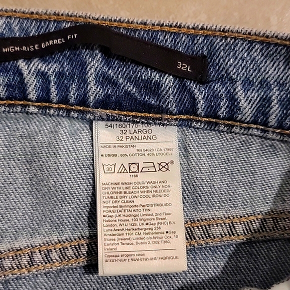 Banana Republic Premium Denim High-Rise Barrel Fit Jeans.  Medium Wash. 32L - Picture 4 of 10